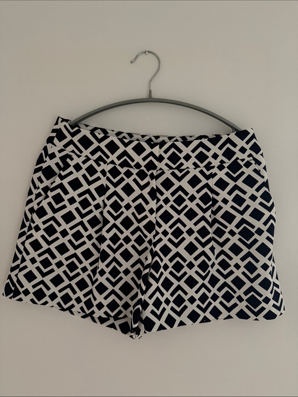 Ann Taylor Geometric Print Black & White Women’s Shorts ,like new
